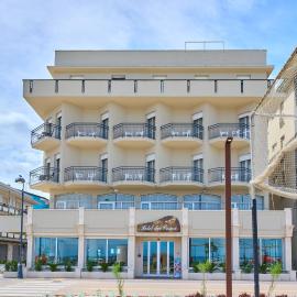 Hotel Dei Cesari - Fronte Mare - Breakfast XXL fino alle 12, hotel in Bellaria-Igea Marina