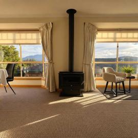 The Lindisfarne Loft - close to CBD and Airport, hotel in Lindisfarne