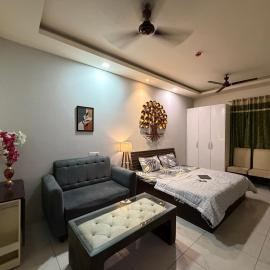 Luxora - Stay In Style, hotel in Noida