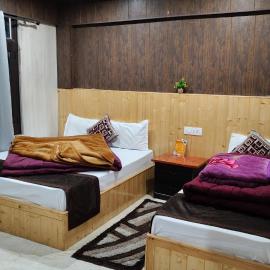 Jai Shri Badri, hotelli Badrīnāthissa