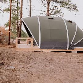 Cozy Family Glamping Escape with Heritage Orchard near Mountainair in Torreon, New Mexico、Torreonのホテル