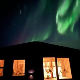 Cozy Cabin Iceland, hotel in Reynivellir