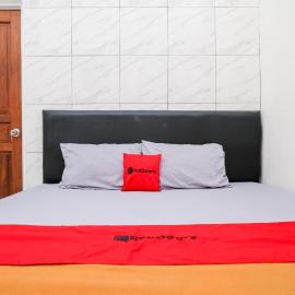 RedDoorz near RSUD Tidar Magelang, hotelli kohteessa Magelang