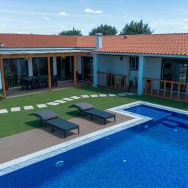 Luxury Country House - Private Pool, Jacuzzi & BBQ, hotel i Couço