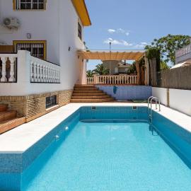 Chalet con piscina privada y playa a 7 min andando, hotel i Punta Umbría