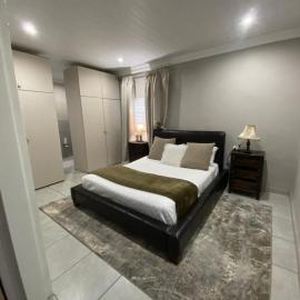 Slaapnet Guesthouse Long Stay Accommodation Wilkoppies – hotel w mieście Klerksdorp