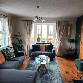 Hill House, panoramic Burren views, ideal location, hotel em Kilfenora