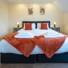 Spacious 4BR Tower House in Lincoln - Ideal for Contractor & Team Stays - Long Term Stays Allowed, hotel di Lincoln