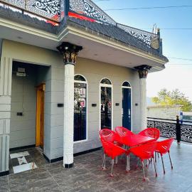 The Balaj Cottages Cat II, hotel in Kālābāgh