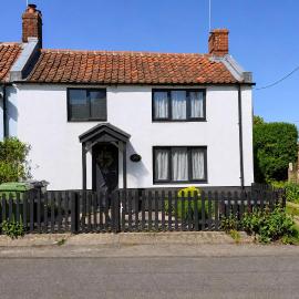 Stunning Cottage With A Private Hot Tub And Sauna In Norfolk Ref 99003Ac, viešbutis mieste Lessingham