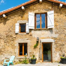 Apple Barn Cottage with 5 Bedrooms, hotel v destinácii Oradour-sur-Vayres