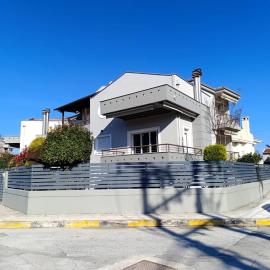 Raphael Guesthouse, Hotel in Tríkala
