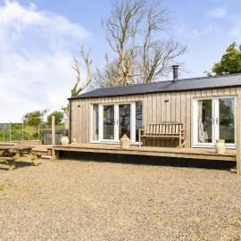 Romantic Hot Tub Lodge Stunning Views, hotel in Haverfordwest