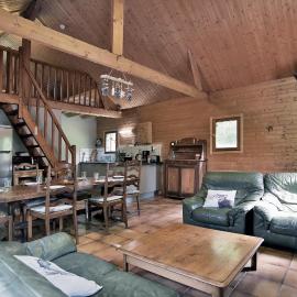 Chalet de la Paturette - Dans les bois, Hotel in Baguer-Morvan