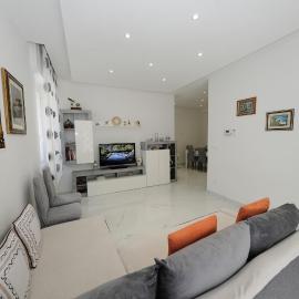 Real Modern Rapallo Retreat 2 Balconies 7-min Walk to Beach Sleeps 6, hotell i Rapallo