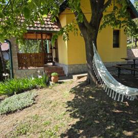 Koliba Topola - Fruška Gora, hotel in Manđelos