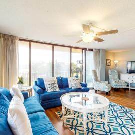 Sea Colony oceanfront 1st floor condo with elevator & shared pool