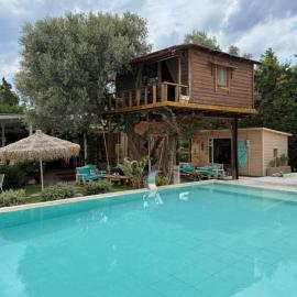 Tuz Treehouse โรงแรมในโปลิติกา