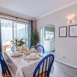 Lovely 2 Bed Home by 53 Degrees Property with Free Parking and Garden