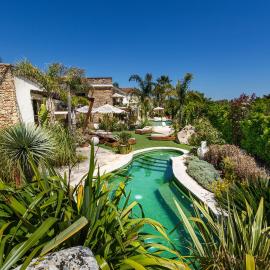 Flora Jungle Retreat by Perle di Puglia, viešbutis mieste Depressa