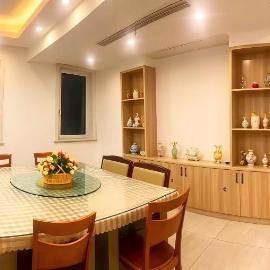 Lingyunju Sky Villa Top Floor 3 King Bed Suite for 6 Guests