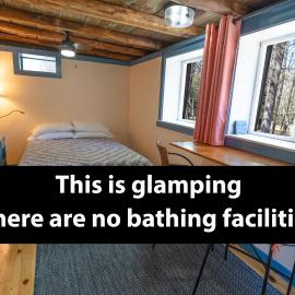 The ShackHilton at Dancing Light Farm, hotell i Bridgton