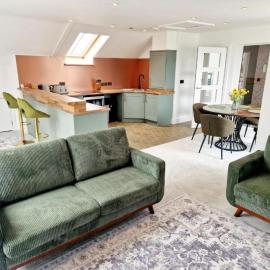 Apartment Sleeps 4 with Balcony and Parking, hotel i Kingsbridge
