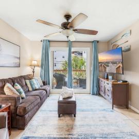 Cherry Grove Condo Steps to Beach Sleeps 8, hotel in Myrtle Beach