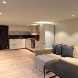 Centrally located, fully furnished, modern studio, hotel em Drammen