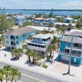 Beach Sunrise Villa: Bradenton Beach şehrinde bir otel