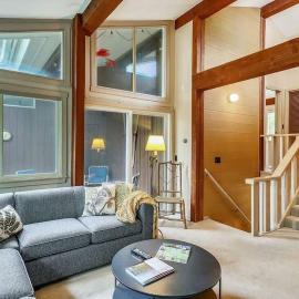 Alpine Condo - Ski In-Out Spacious Condo with Cozy Fireplace