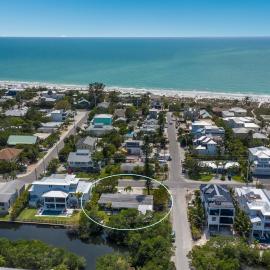 Bos Beach Bungalow, hotel in Anna Maria
