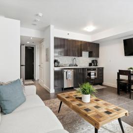 Great Located Studio perfect for 2 with parking
