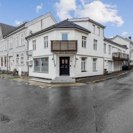 Newly Renovated Apartment in Lofoten with Free Parking and fast Wi-Fi