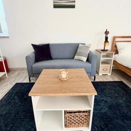 Spacious Studio in Sunny Villa Minutes to Beach, hotel na Lourinhã