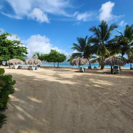 Bella Villa room with kitchenette, pool and close to the beach in Las Galeras, hotel a Las Galeras