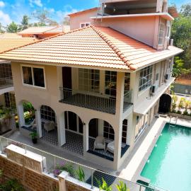 THE FOREST EDGE 6 Bedroom Private Pool Villa by Amorey Stays, hotel a Oxel