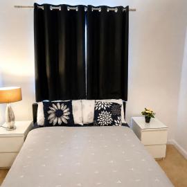 Cozy en-suite Room in a 2bedrm Aprt w FastWiFi, Free Parking, hotel in Wolverhampton