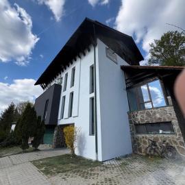 Franzdorf Alpin, hotel i Văliug