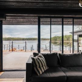 A small gem by the lake for two or for a family、ペッロのホテル