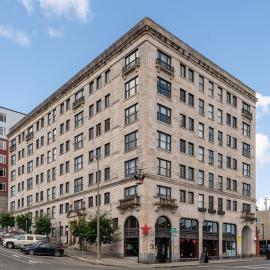 Modern Elegance in the Heart of Downtown Tacoma King Bed Parking AC