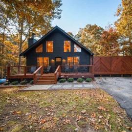 New Cabin in Mtn Community Hot Tub Fire Pit, hotel a Ellijay