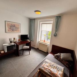 Budget Room for Workers Private Toilet & Free Parking, hotel v destinácii Nordhausen
