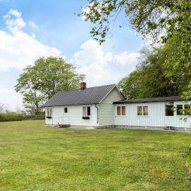 6 person holiday home in LÖTTORP