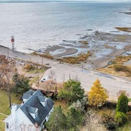Waterfront house، فندق في Saint-Jean