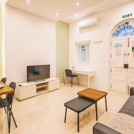 Spacious 1BR Retreat Overlooking Marina