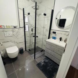 Modernes Gästezimmer nahe Frankfurt mit eigenem Bad, Hotel in Stierstadt