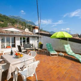 Angela -Terrace & beautiful View lake - Happy Rentals, hotel u gradu Toskolano Maderno