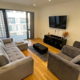 Wembley Area Flat with Balconies and Free Parking, hotel a Wealdstone