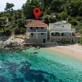 Seaside secluded apartments Cove Tvrdni Dolac, Hvar - 2997, hotel di Gdinj